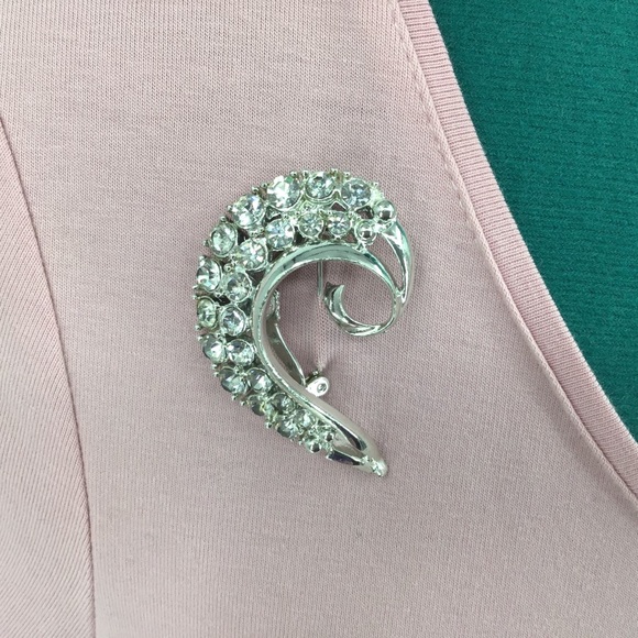 Vintage Comma-Shaped Rhinestone Costume Brooch - Picture 2 of 15